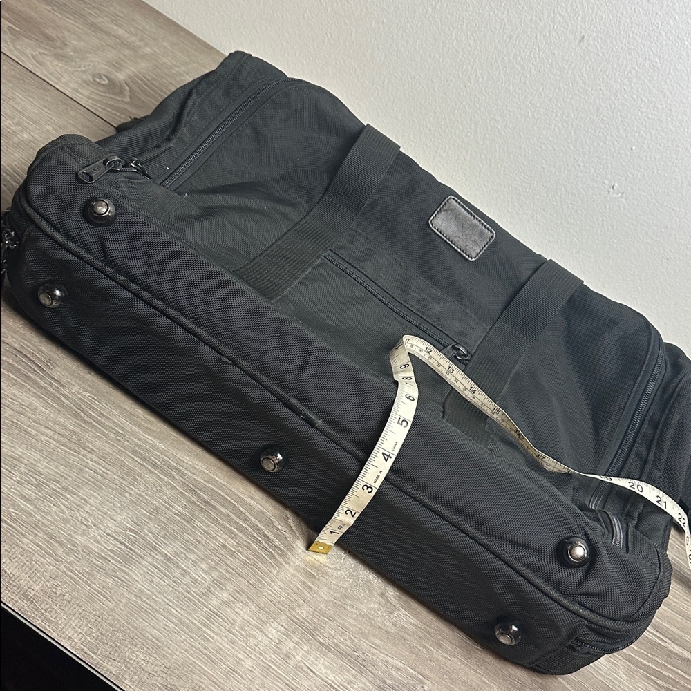 Tumi Travel Duffle Weekender Carry On Bag - Picture 8 of 9